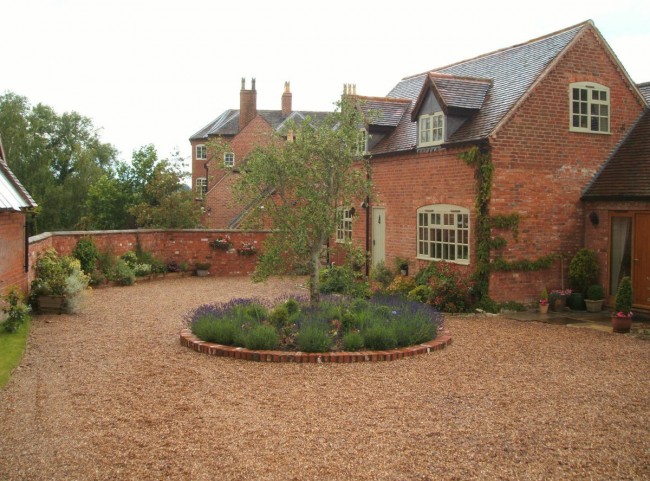 Courtyard with circular planted feature